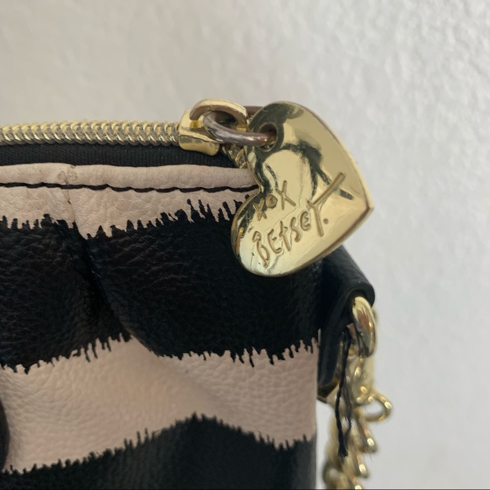 Betsey Johnson crossbody pinch satchel black & white stripe - Picture 7 of 10